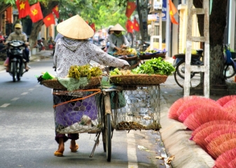 Hanoi, pouliční prodavač